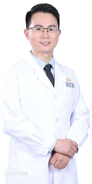 高龍 冠美口腔種植中心院長