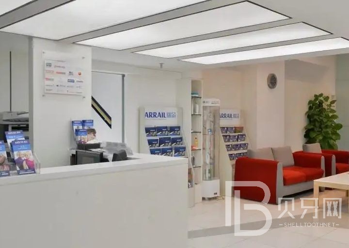 上海瑞爾口腔年輕人種植牙好還是鑲牙好？