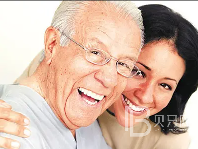 深圳拜博口腔60歲的人種植牙還是鑲牙好