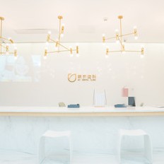 武漢門牙種植牙多少錢一顆！武漢萌芽齒科(光谷時代廣場)種植牙價格一覽表，瑞士百丹特Biodente種植牙：9151元起/顆！