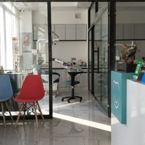 濰坊種植牙齒價(jià)錢！濰坊高新區(qū)李騰口腔診所種植牙價(jià)格表更新，國(guó)產(chǎn)萊頓BLB種植牙價(jià)格：3535元起/顆！