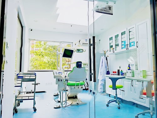 臺州門牙種植牙多少錢一顆！臺州許捷口腔診所種植牙價目表已更新，德國Camlog卡姆洛種植體：5649元起/顆！